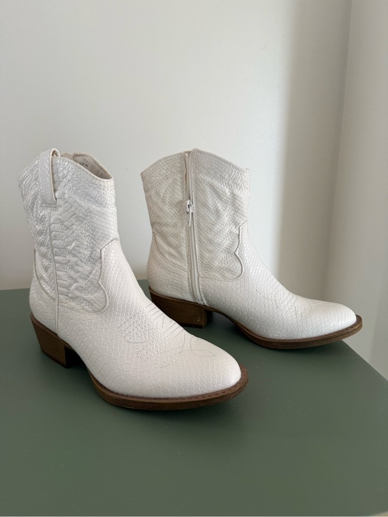 pistola Shoes - Barely worn White Embossed Western Ankle Boots